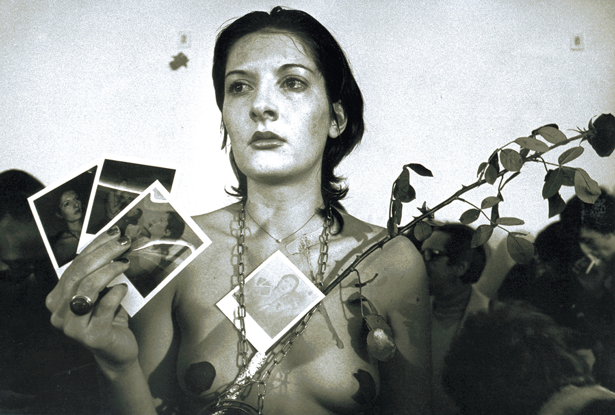 Rossella Mutone espone “in Fede”, 29 fotografie bianconero all‘Art Garage